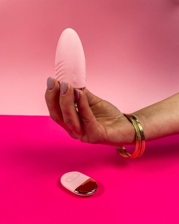 Pembe giyilebilir yumurta vibratör modeli